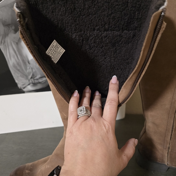 Ugg boots, size 7, brown, suede material - Picture 5 of 6